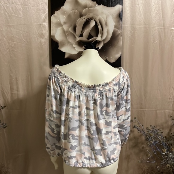 Camouflage Off Shoulder Blouse - Picture 4 of 6